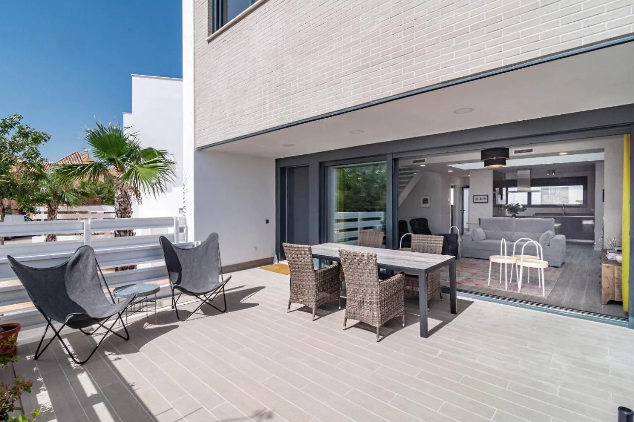 Lmt46 - Modern Style Spacious Townhouse Estepona